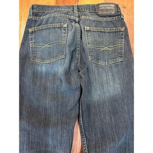 Signature LEVIS STRAUSS blue jeans slim straight medium rise size 30/26 womens